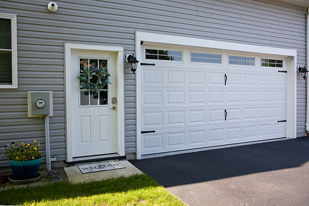 24/7 Emergency Garage Door Panel Replacement experts in Six Mile, SC